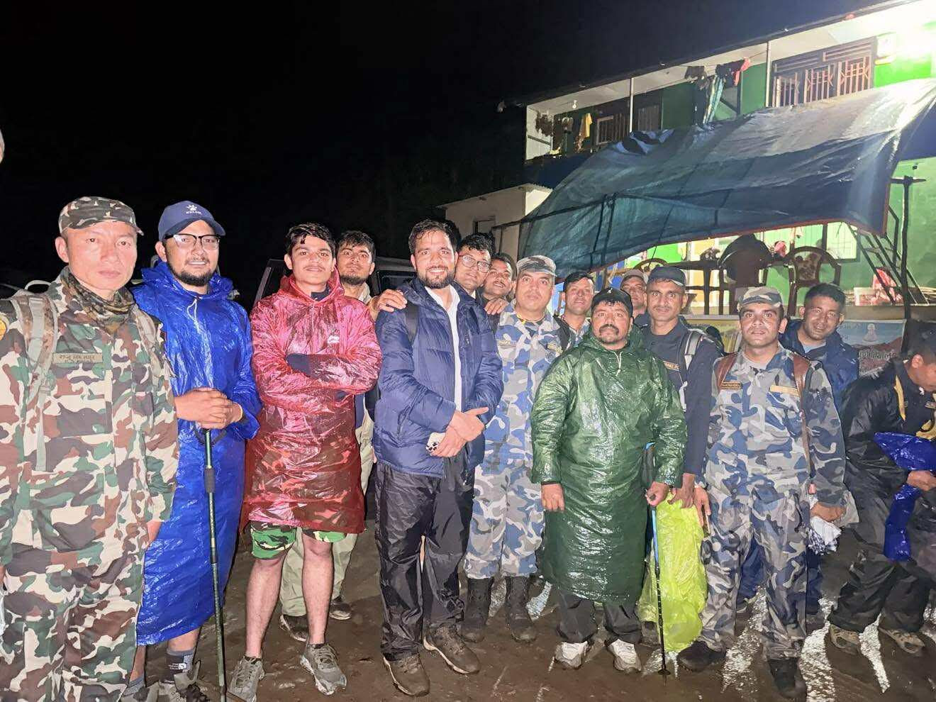 गोसाईकुण्ड पदमार्गमा अवस्थित स्थानीय होटल र थर्पुहरूको अनुमगन